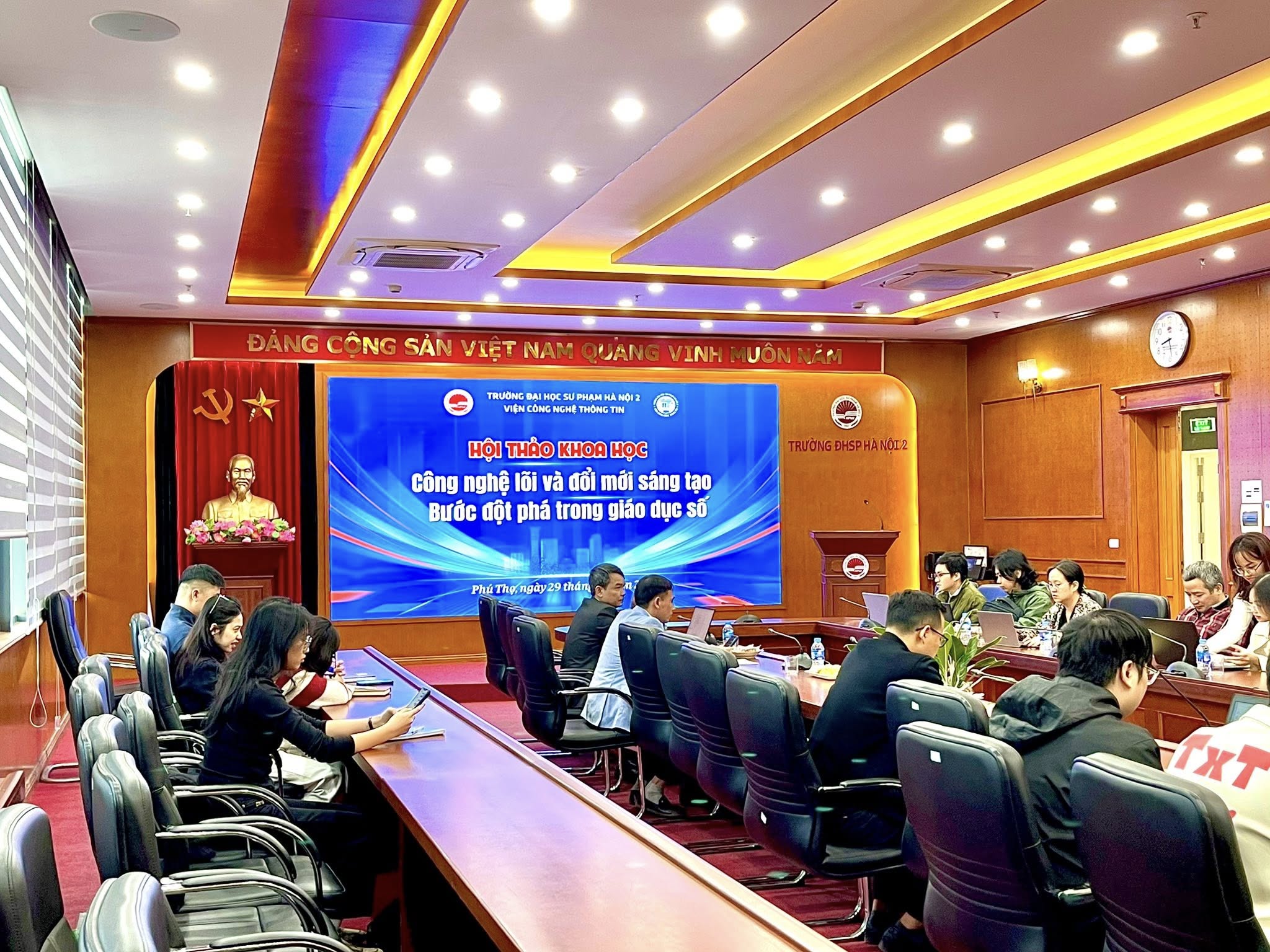 GEOI team at the Scientific Conference of Hanoi Pedagogical University 2