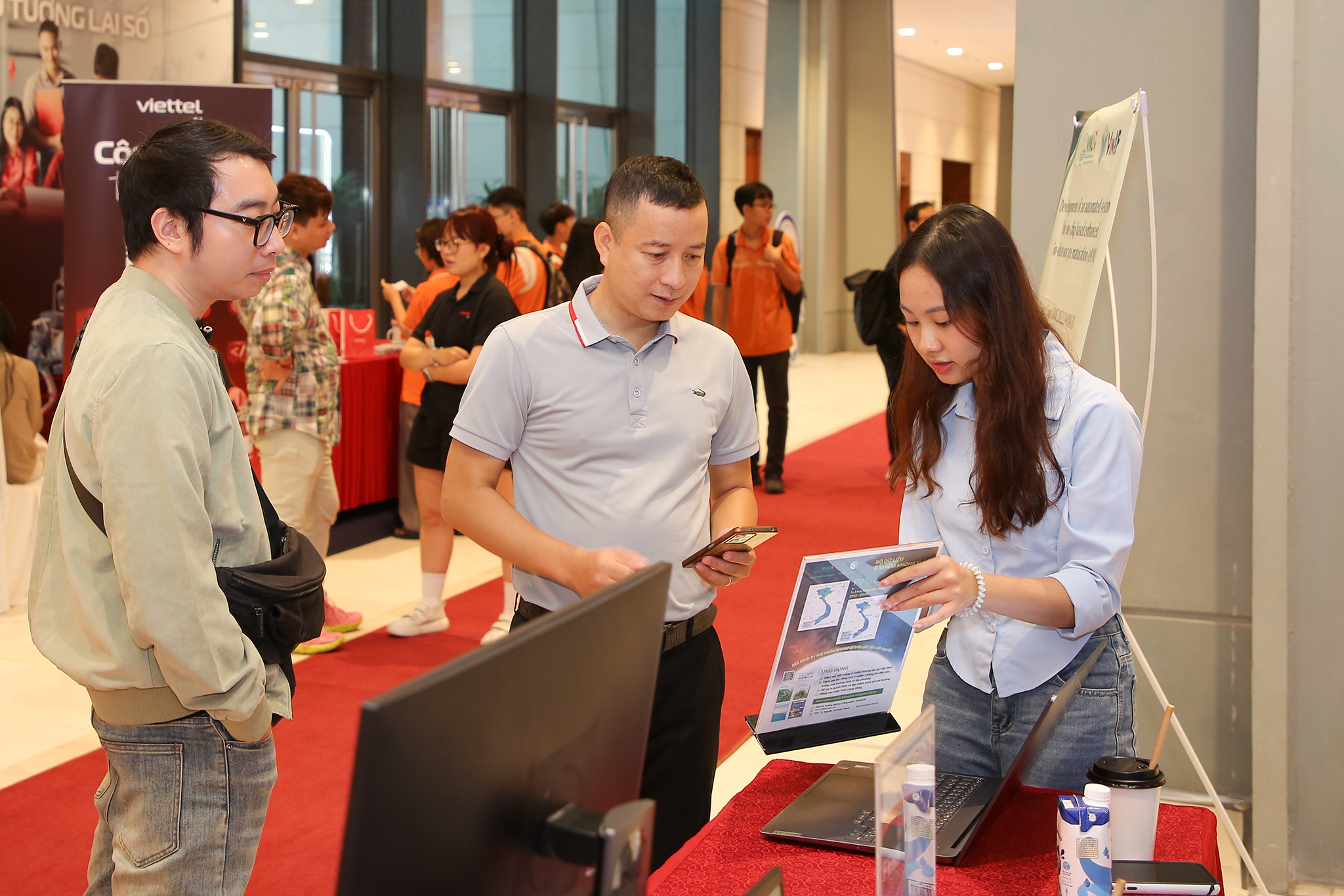 Nhóm Nghiên cứu và Hệ thống Dự báo Chất lượng Không khí và Cảnh báo sớm tại triển lãm AI4VN 2025